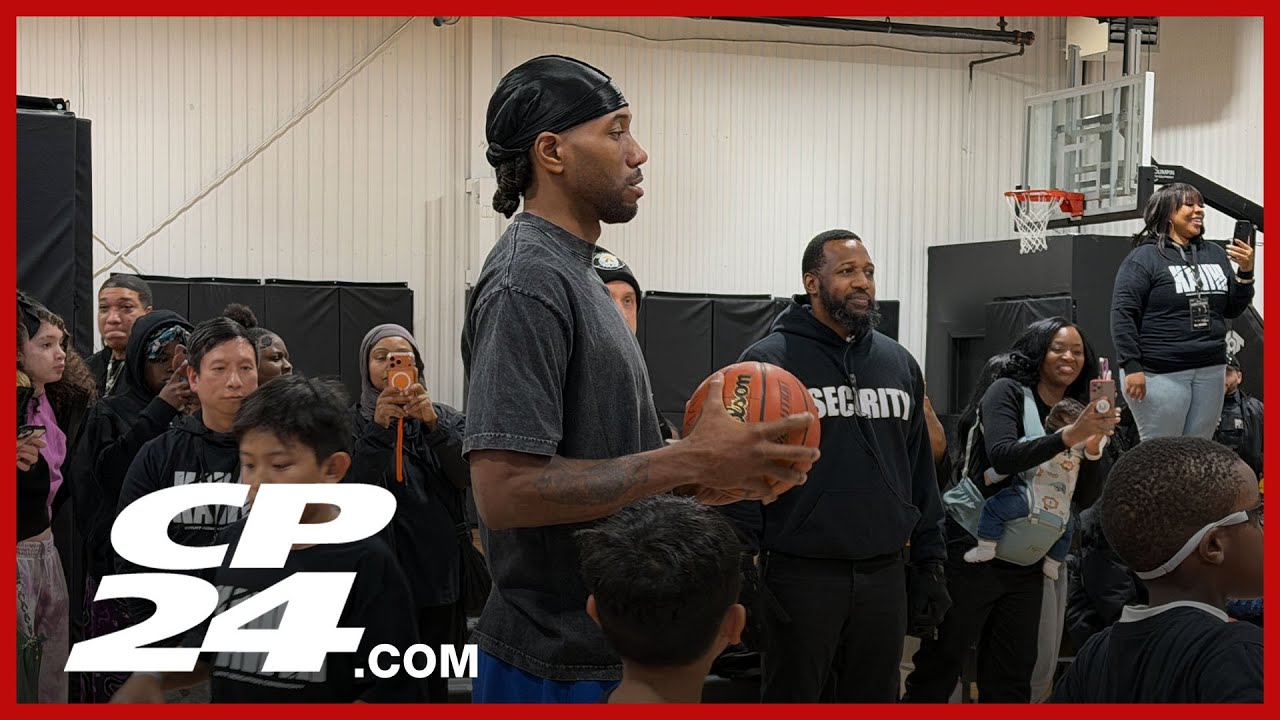 Kawhi Leonard hosts basketball clinic in Scarborough