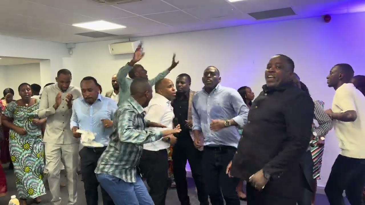 Igisirimba  kiryoshye hamwe nabakozi bimana kuva #Canada, Belgium na holland