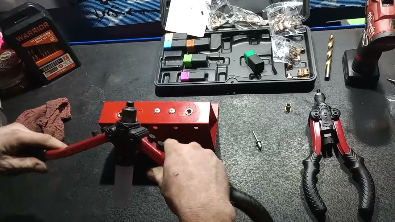 Как использовать заклепочник Harbor Freight Nut и ручной заклепочник. #harborfreighttools #series...
