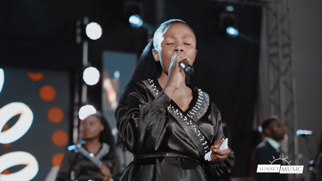 Sr Merry Gloire  KABUME - QUE MES LEVRES SE FERMENT - SUNSET MUSIC - (SHUKRANI2 LIVE)