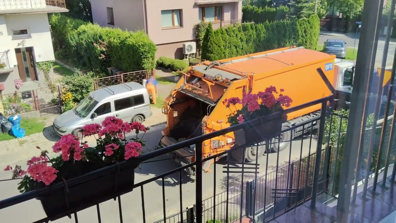 👉 Śmieciarka 2025 🚛 | Odbiór odpadów wielkogabarytowych i elektrośmieci!