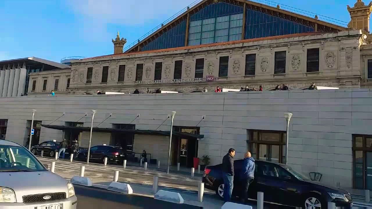 مدينة مرسيليا و كأنك تتجول في شوارع الجزائر