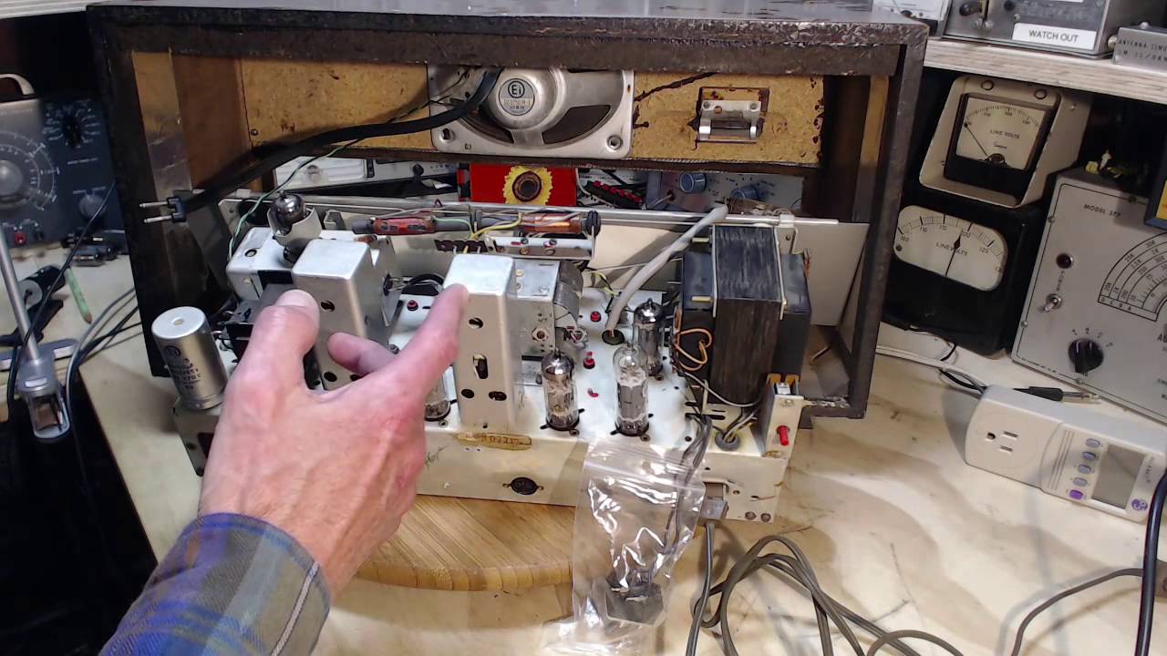 Florida AM/FM/SW Tube Radio Video #10 - Troubleshooting Distortion