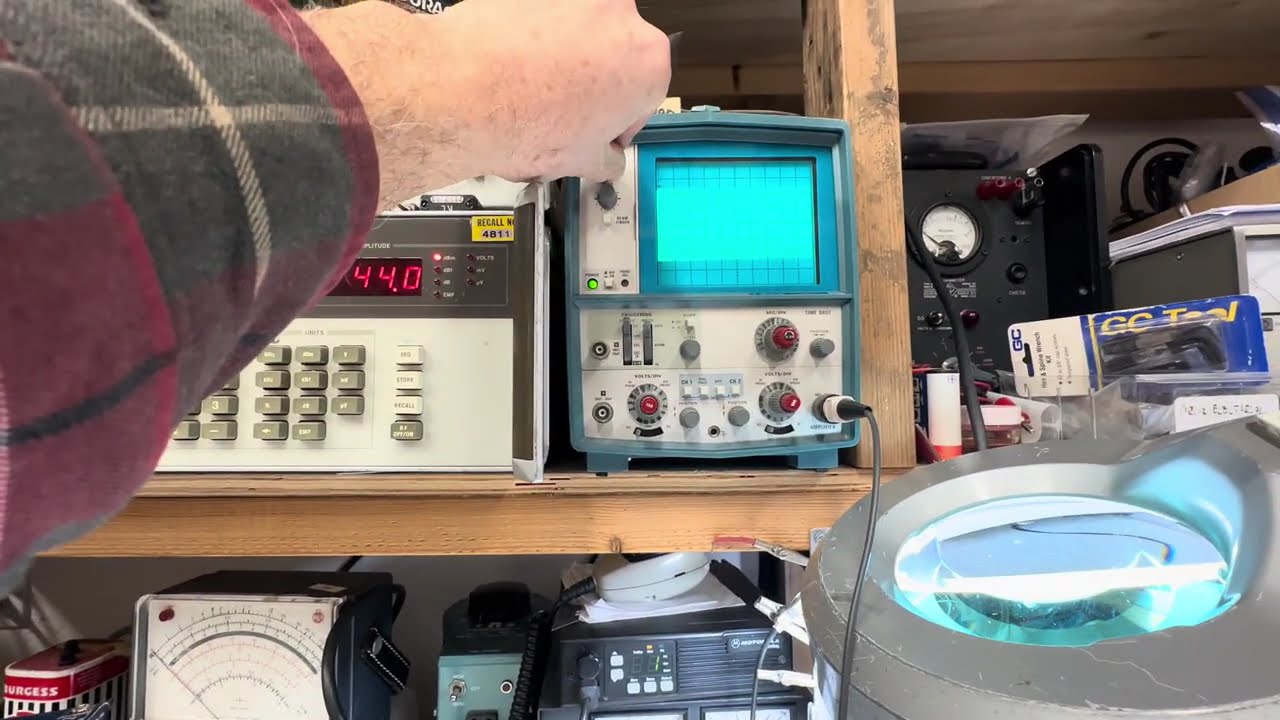Classic electronics! Testing a Collins 455 kHz, 500 Hz bandwidth CW filter!