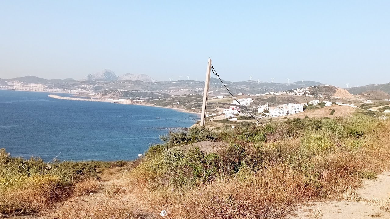 ارض محفظة رائعة مطلة مباشرة على البحر منطقة الديكي غوجين0702640826القصر الصغير طنجة 🏖️ ومنزل للكراء🏡