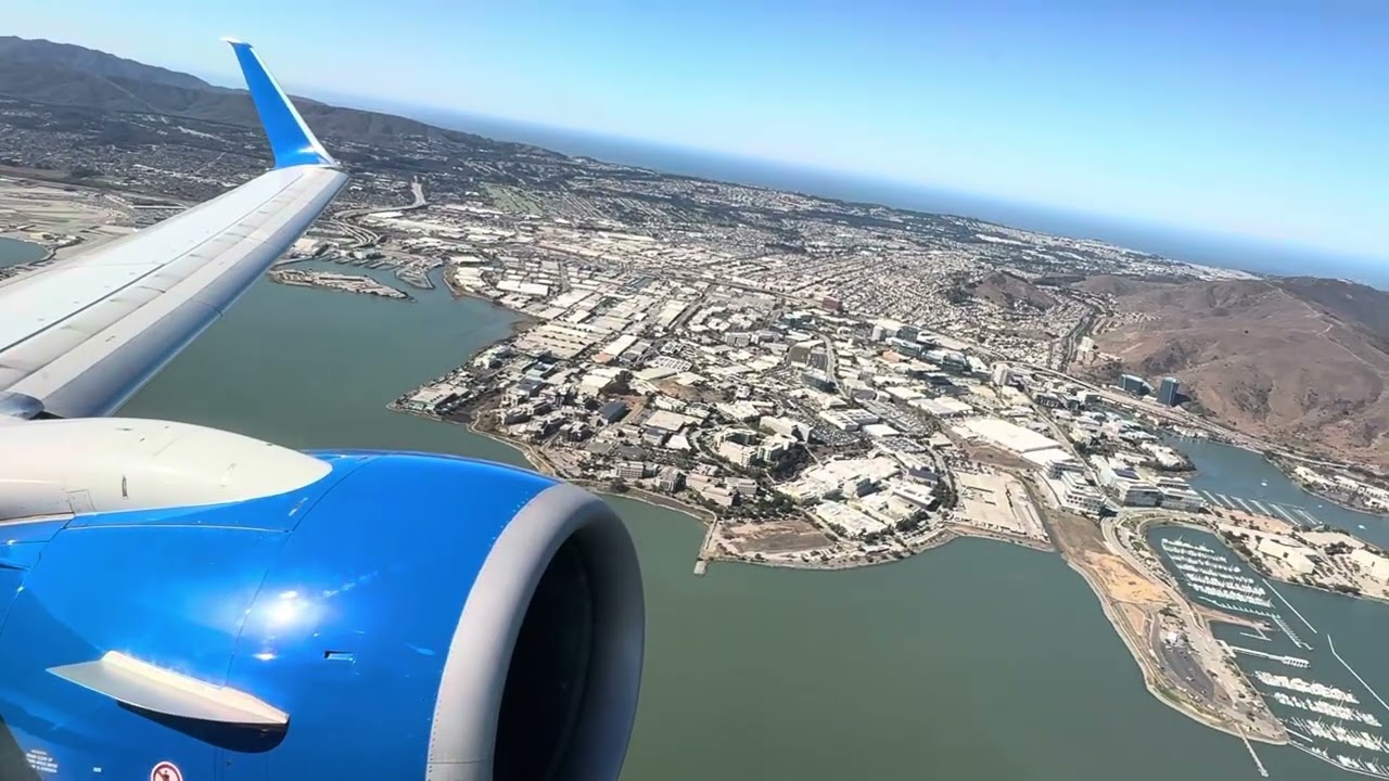 San Francisco SFO Boeing 737-900ER Take Off October 20, 2025 