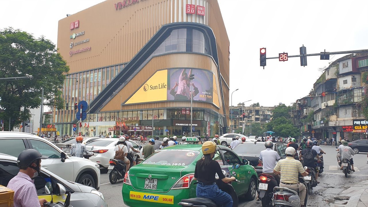 Custom Curved P5 Outdoor LED Screen in Vietnam