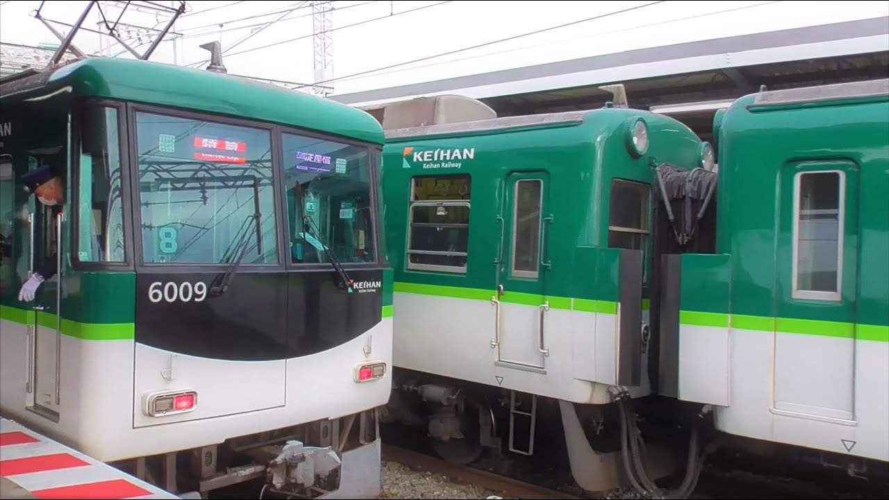 平日朝ラッシュ時の京阪中書島駅　(AM07:30〜