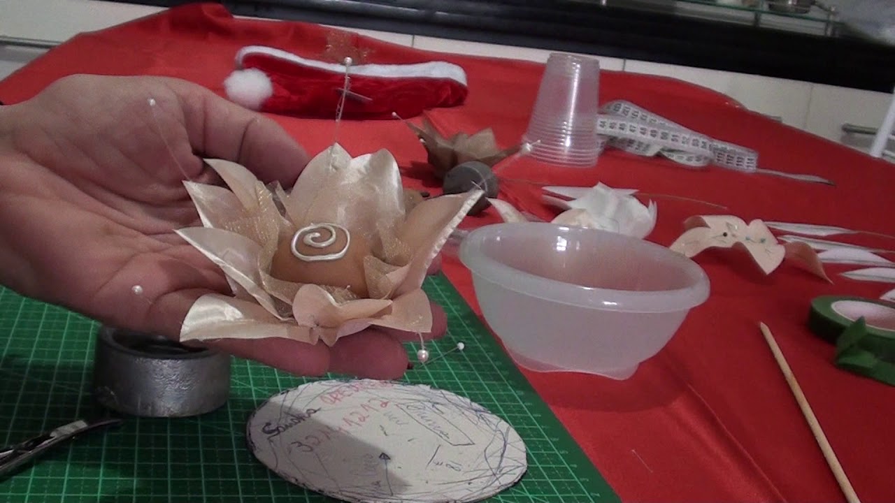 Forminhas para doces. Lírios.