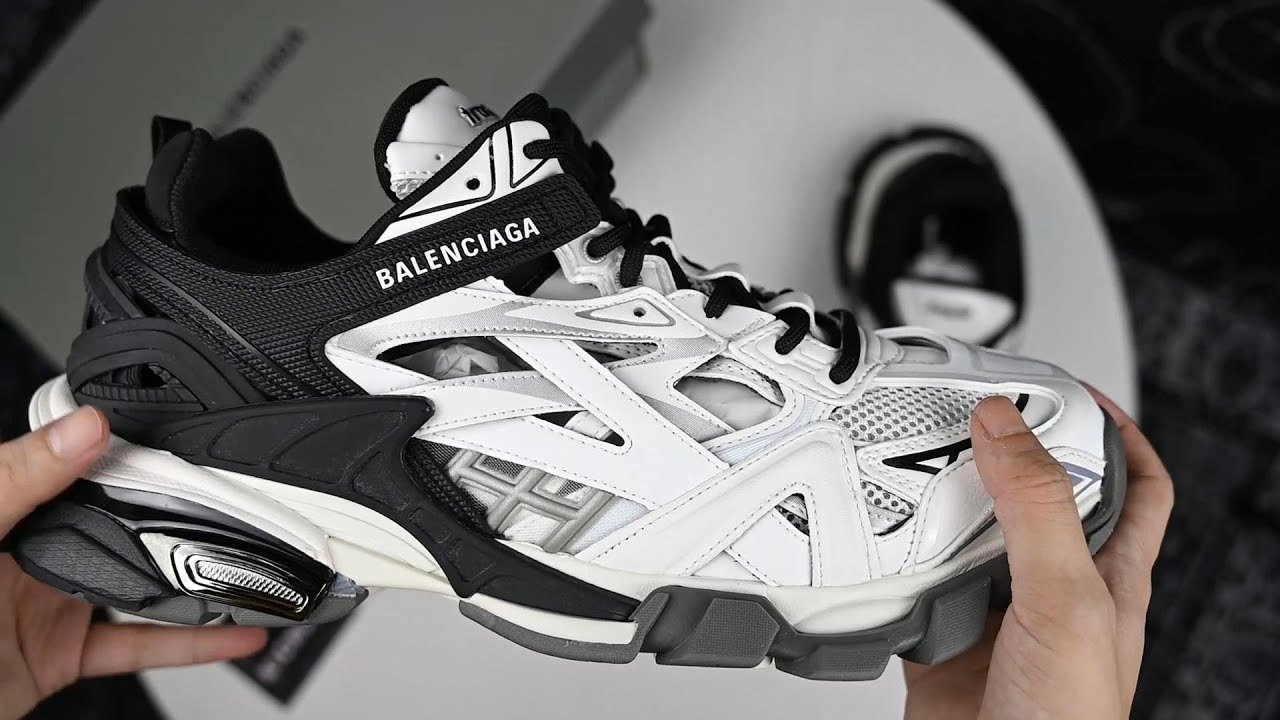 BALENCIAGA TRACK 2 BLACK and WHITE details checking