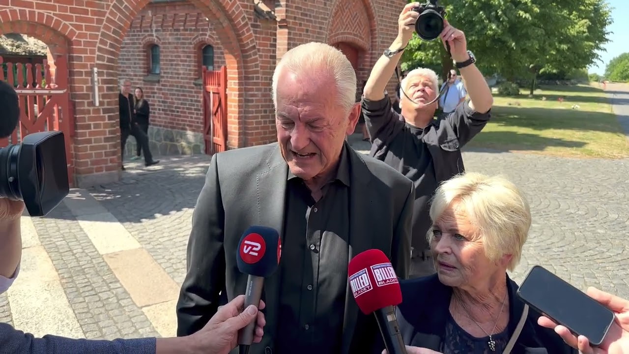 Keld og Hilda mindes deres kollega Peter Belli ved begravelsen