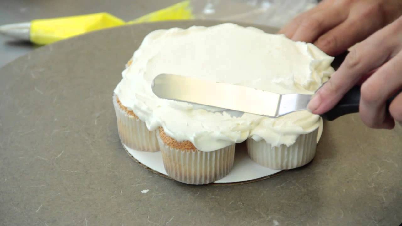 How to Make a Pull-Apart Cupcake Cake : Cake Recipes