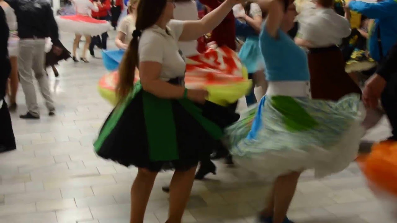 Square Dance Singing Call with S&oslash;ren Lindergaard and Jiri Scobak