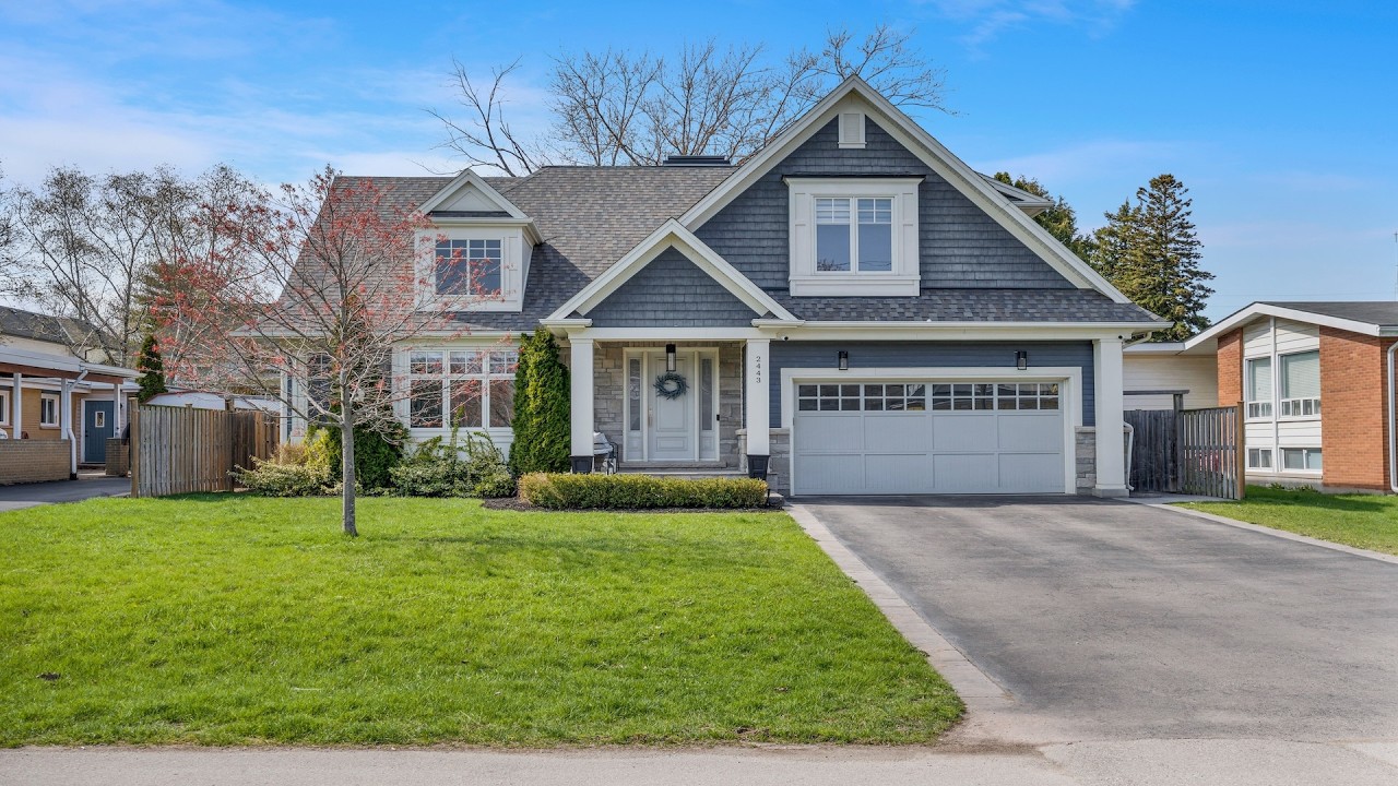 2443 Applewood Drive, Oakville, ON
