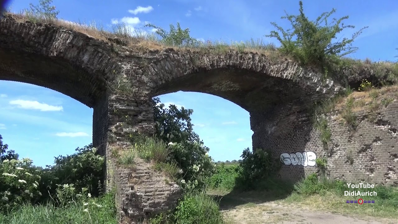Rhein Ruinen der Eisenbahnbrücke Wesel Die historische Eisenbahnbrücke Wesel Rheinbrücke Lost Places
