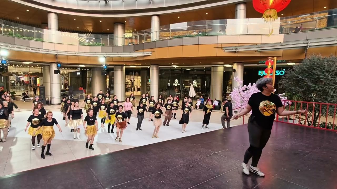 LIVE IT UP line dance choreo Ernie Yin 