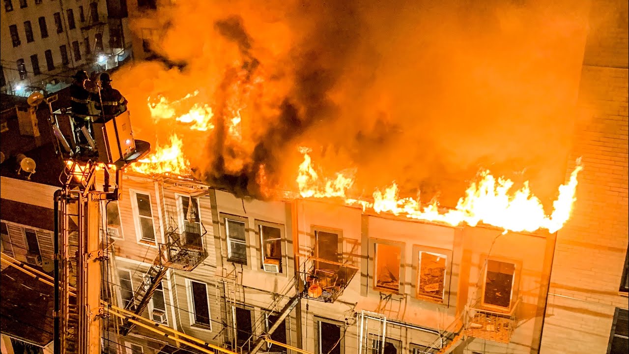 [ Bronx 3rd Alarm Box 2504 ] MAJOR BLAZE Burns Throughout 3 Buildings, Heavy Fire Through the Roof
