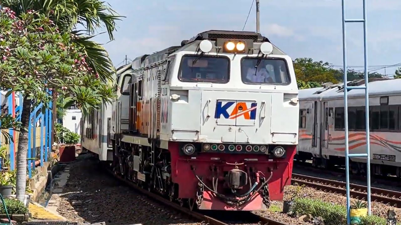 Kompilasi Kereta Api di Stasiun Semarang Tawang dengan Bel Gambang Semarang! Argo Anggrek, Merbabu!