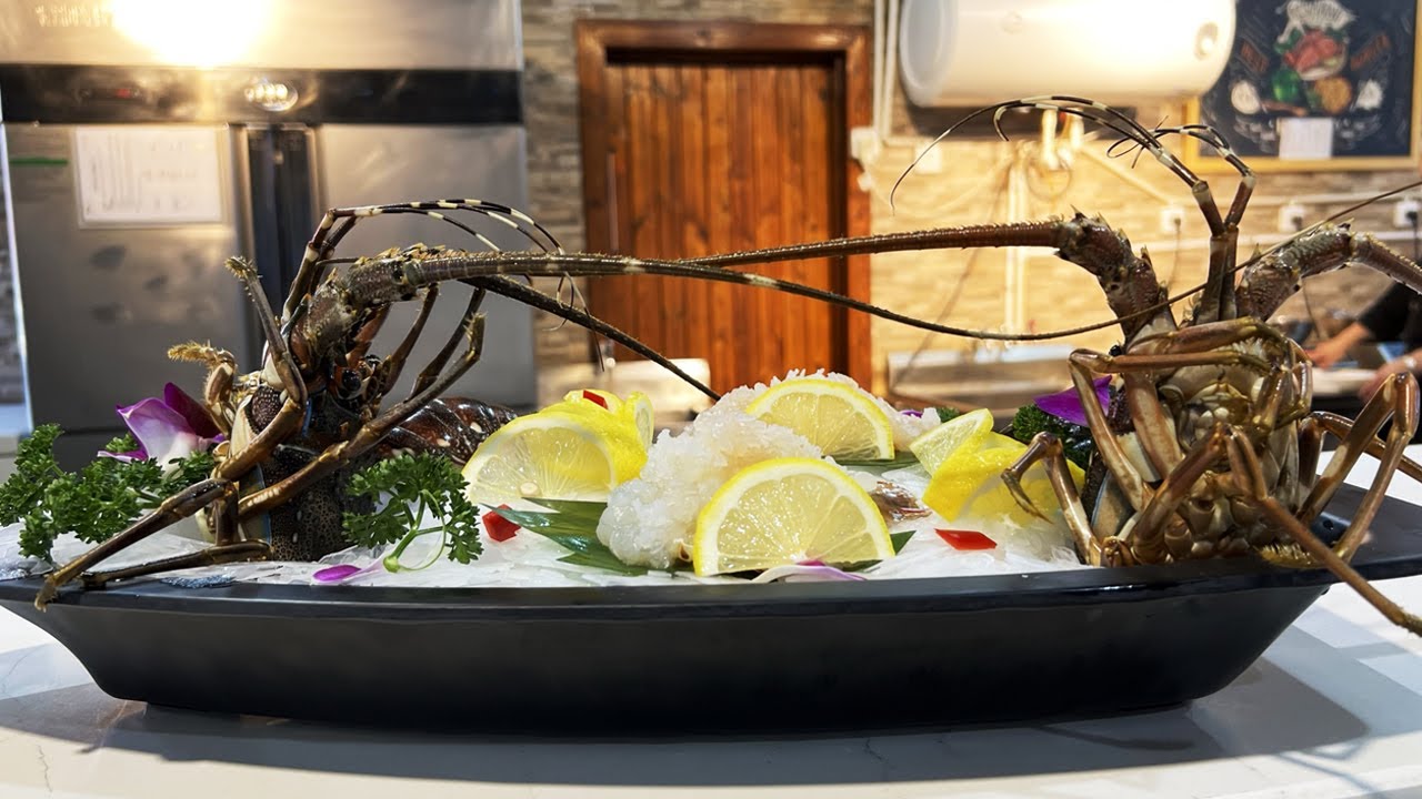 Prepare & Eat Alive Lobster In China #streetfood #china #lobster