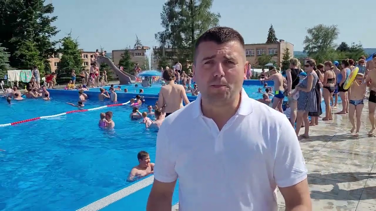 Tłumy na basenie w Wysokiej