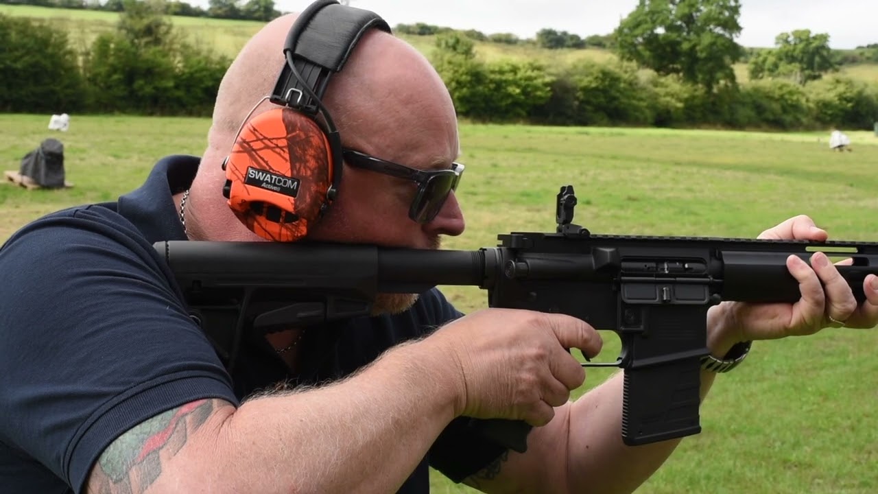 Shooting a SEMI AUTOMATIC .22LR RIFLE!!