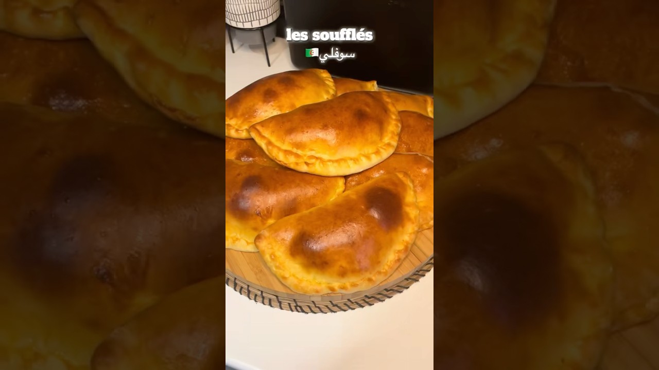 سوفلي خبر من تاع المحلات😋les souffl&eacute;s #سوفلي #مملحات #وصفات_سريعة #وصفات #recette #souffl&eacute;