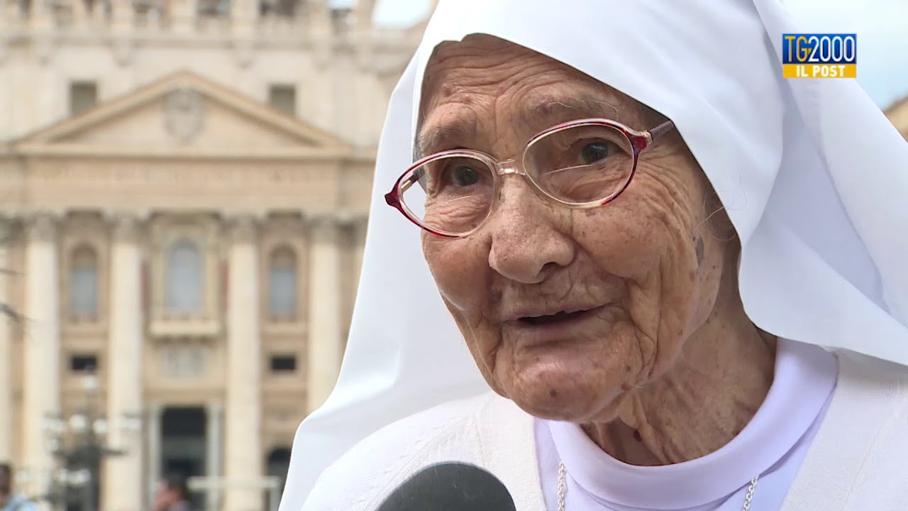 Papa Francesco premia suor Maria Concetta Esu