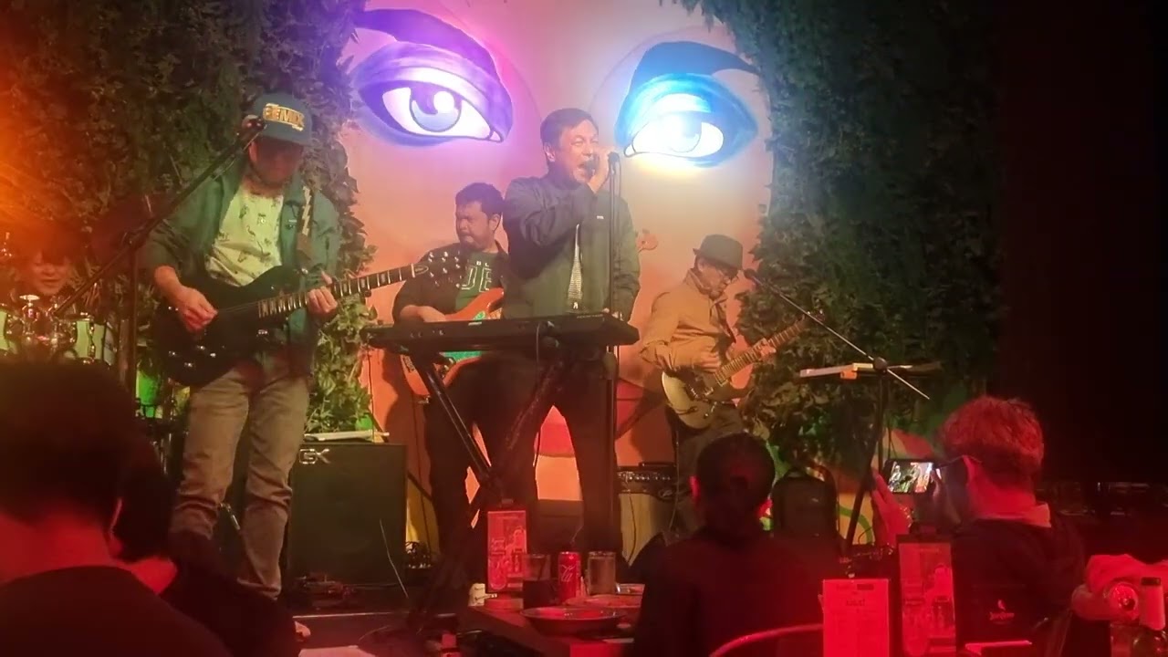 I Saw You Coming In by The Dawn Live at Supersam BGC