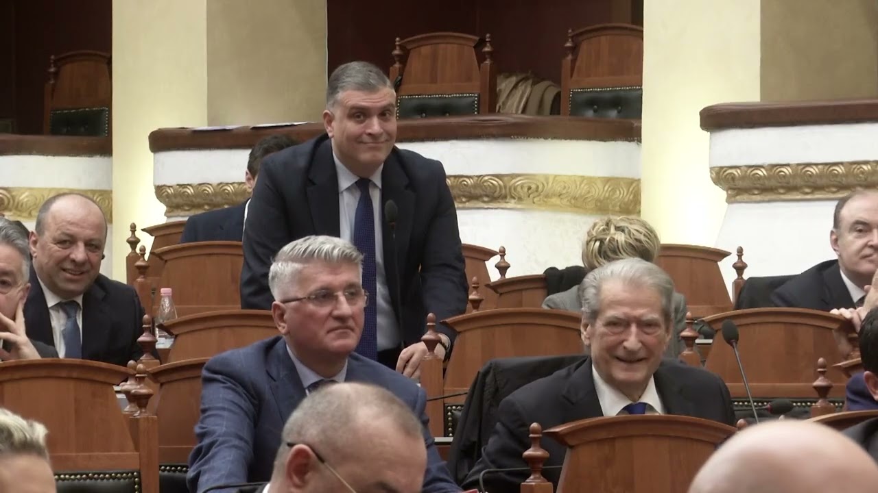 Berisha bllokon Foltoren,Peleshi ndërpret seancën/Balla:Nëse s'reflektohet, kalojmë direkt në votim
