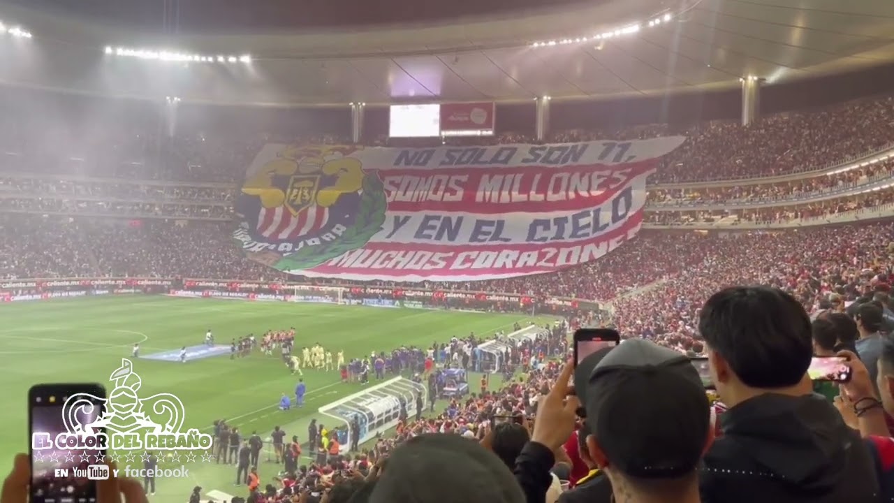 Tifo de chivas vs América en el Estadio Akron ....