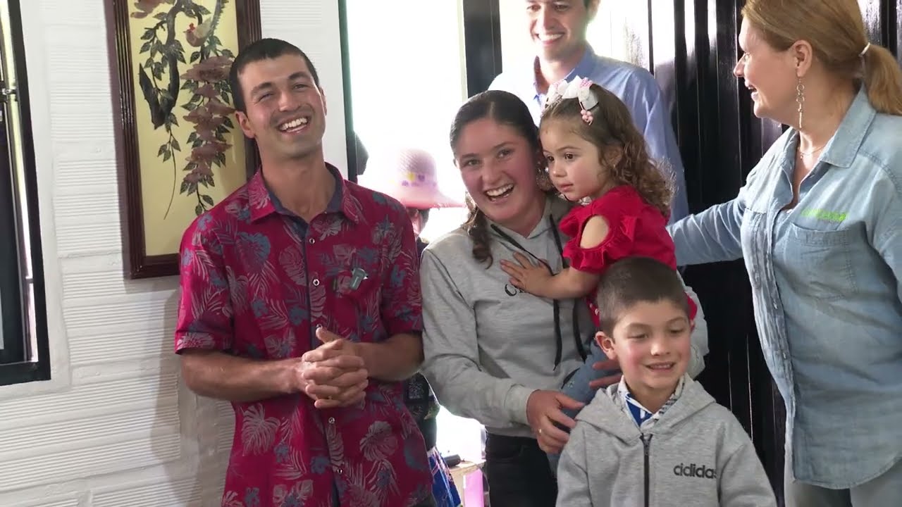 Entrega casa Diomedes y Maribel, El santuario, Antioquia  - Fundación Compasión