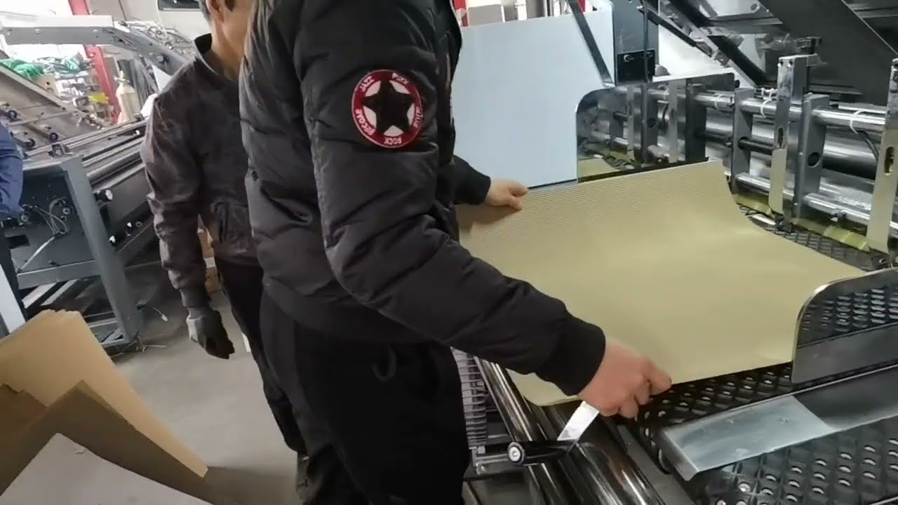 How to adjust bottom paper for medium speed flute laminator