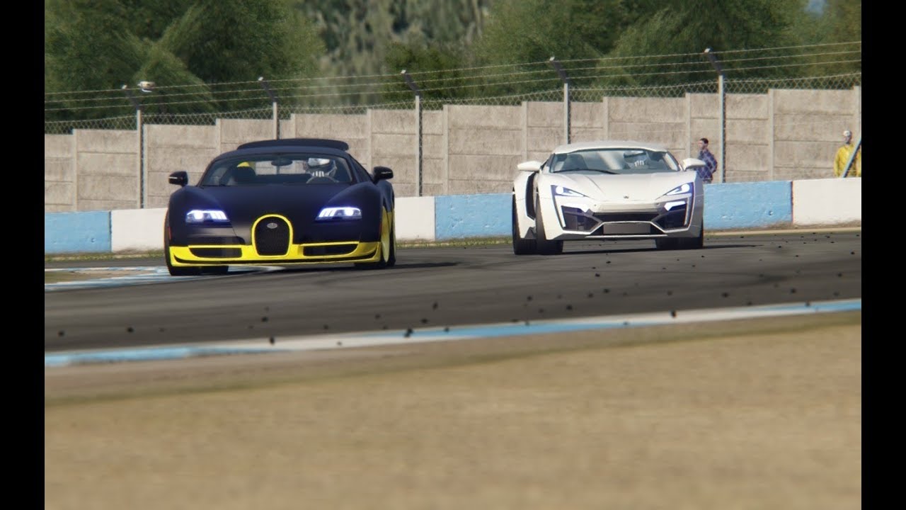 W Motors Lykan Hyperspot vs Bugatti Veyron 16.4 Super Sport at Donington Park