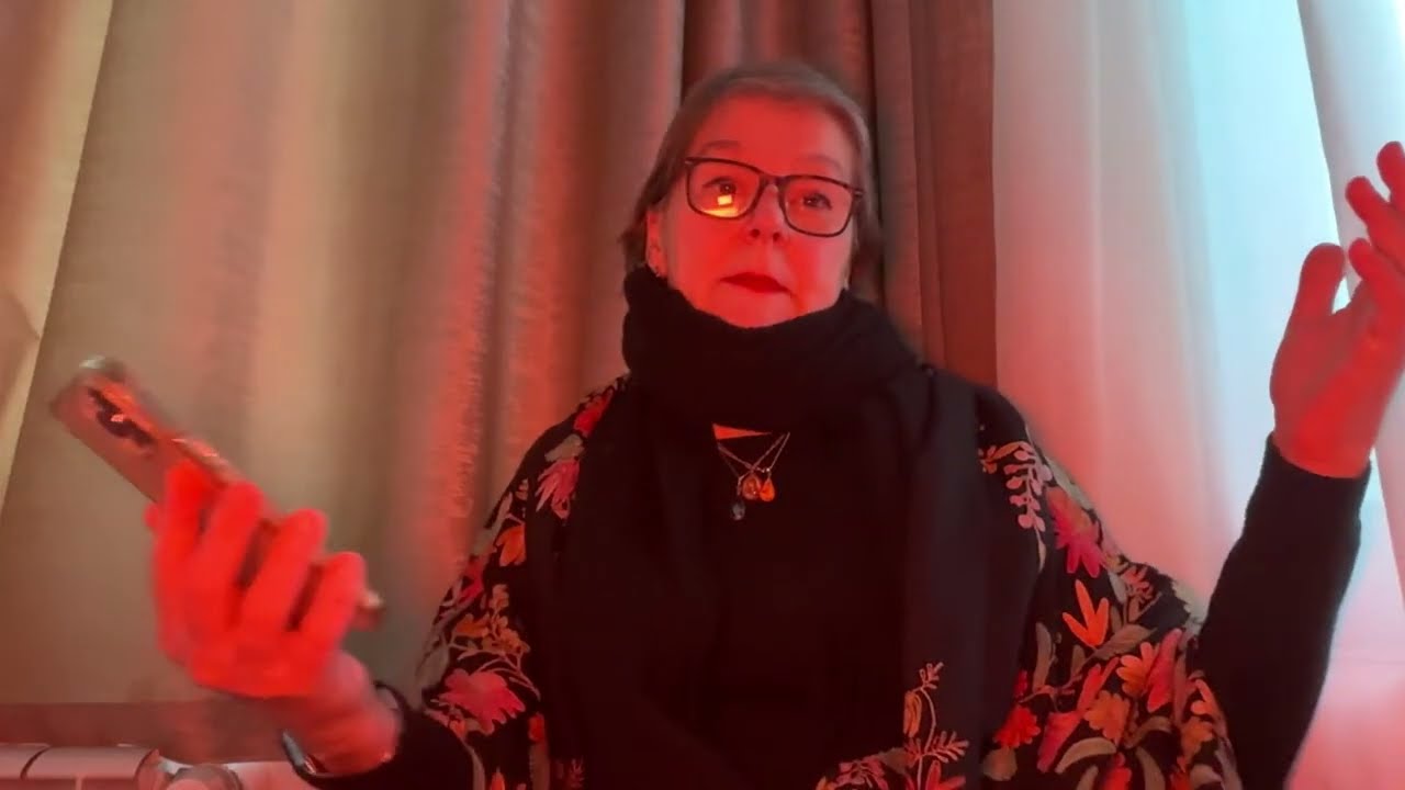 Комментатор политических новостей