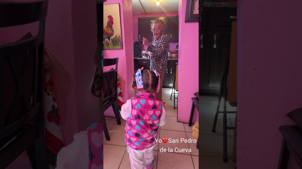 Abuela do&ntilde;a Beba de 89 a&ntilde;os bailando con su nieta Faviola Lameda de 2 a&ntilde;os