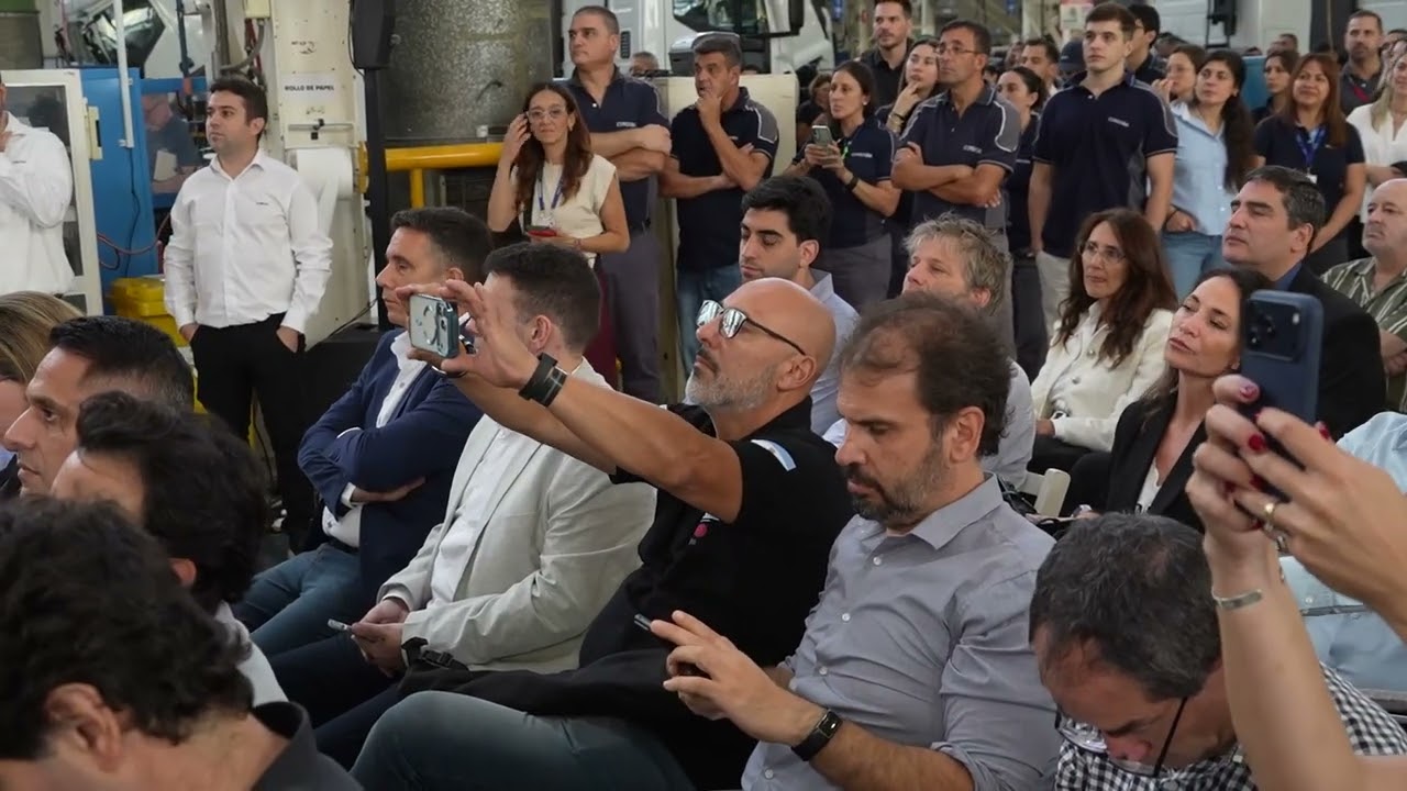 Llaryora pidió defender la industria nacional y exigió igualdad de condiciones para competir.
