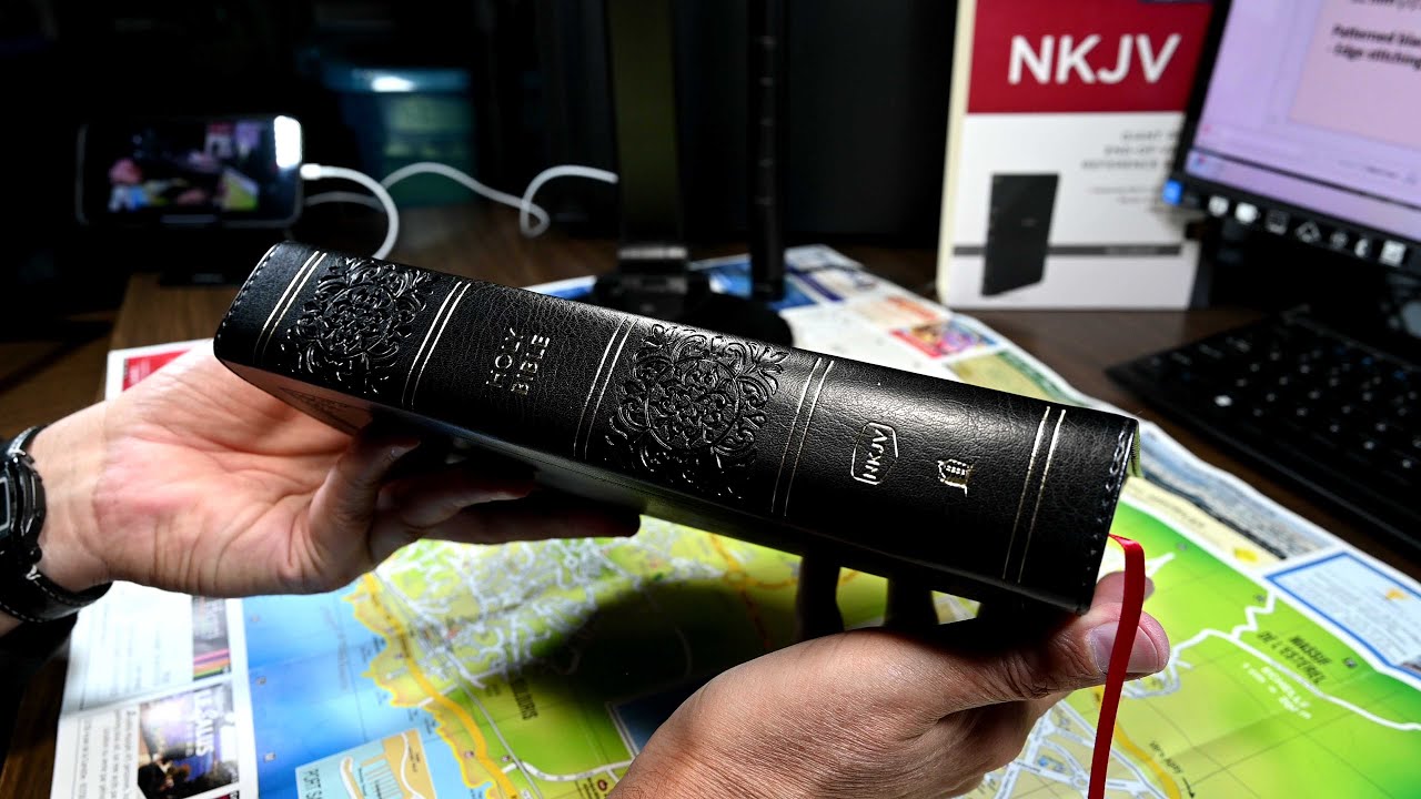 The NKJV Giant Print End-of-Verse Reference Bible