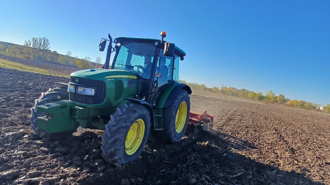 La discuit cu JOHN DEERE 5100M și terradisc.