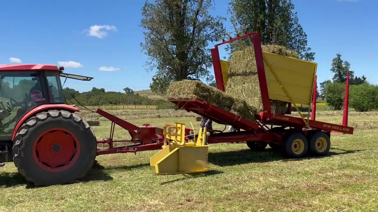 Recolector de fardos New Holland 1036.