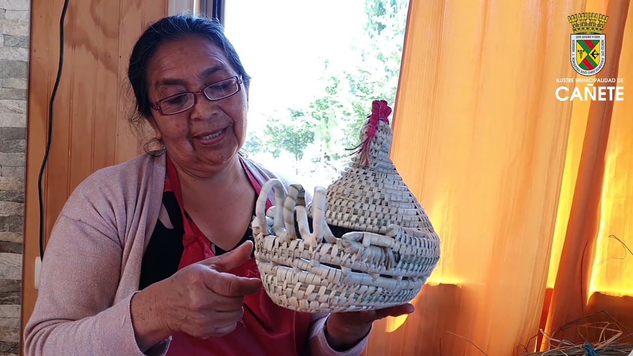 ELVIRA ALCAMAN ARTESANA EN ÑOCHA DE PELECO CREA Y OFRECE HERMOSOS TRABAJOS QUE VENDE EN FERIAS