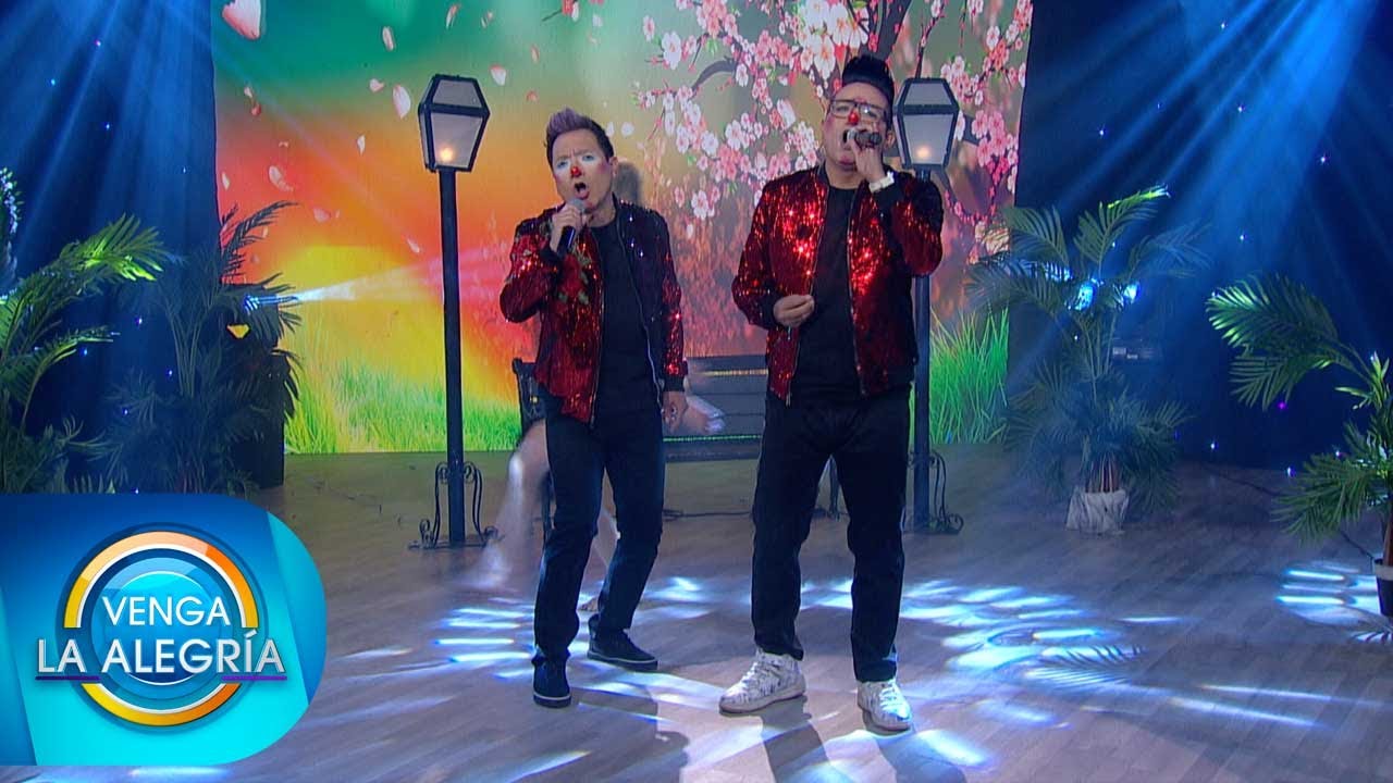 ¡Los Destrampados pasaron a nuestro escenario cantando el tema 