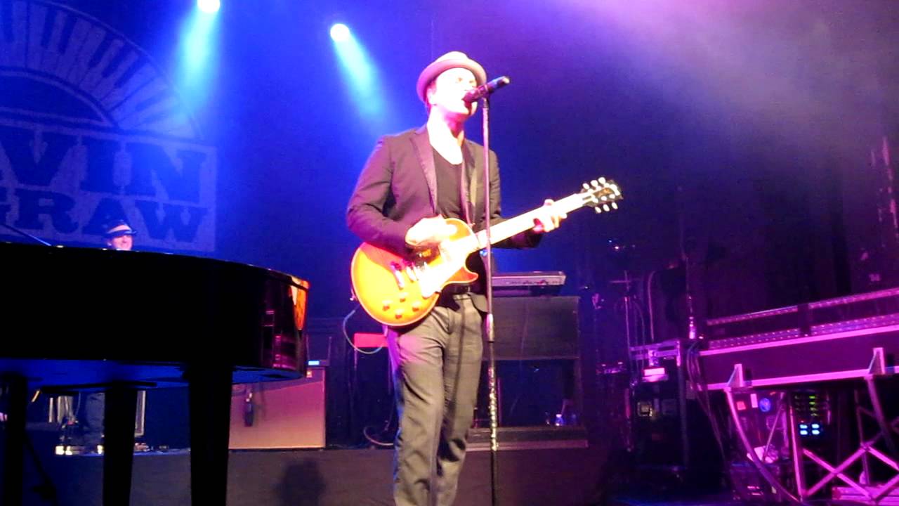 Gavin DeGraw singing 