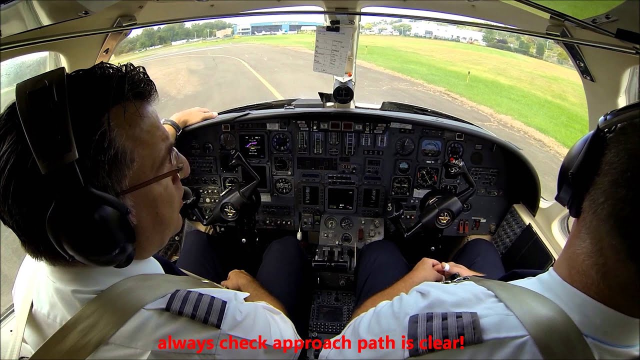 Citation V jet - cockpit view with live ATC!