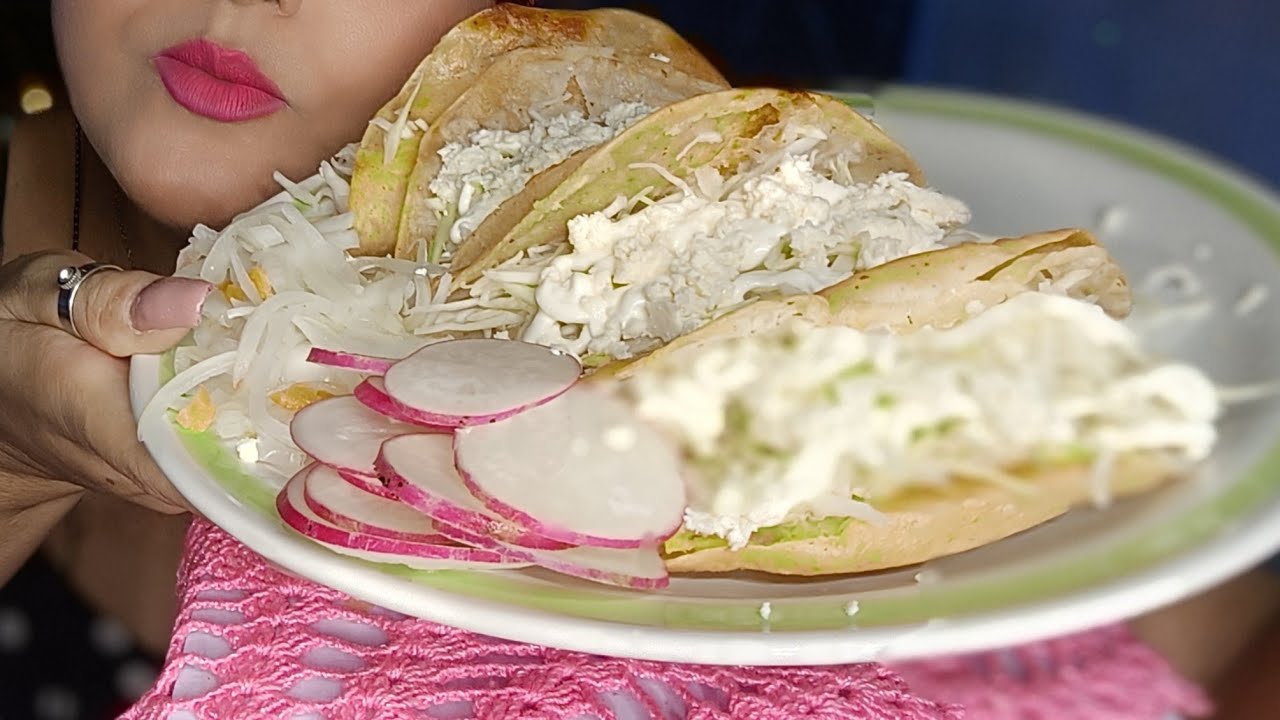 ASMR Comiendo tacos 🌮 dorados de papa con pollo 