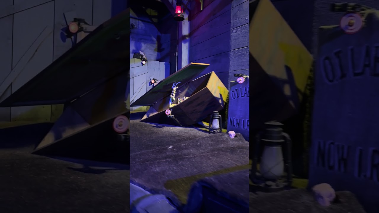 Check Out This Creepy Skeleton On The Flooded Mine Ride At Silver Dollar City | A Cool Boat Ride