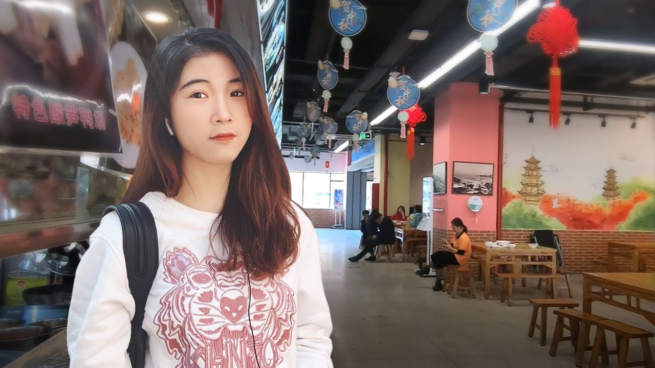 實拍廈門知名美食城，生意慘淡，店員閒到拍蒼蠅！