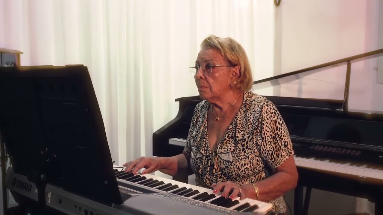 Apresentação musical da aluna Maria Peralta do Carmo