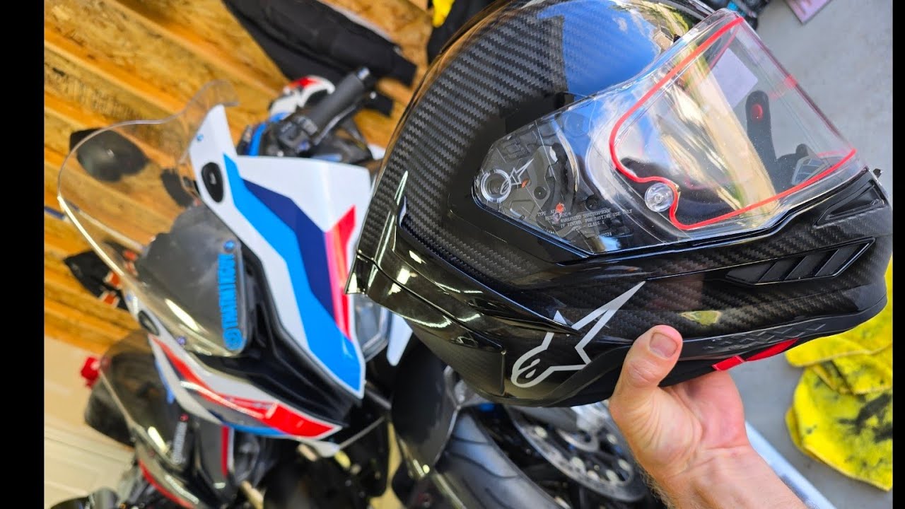 First look at the new Alpinestar SuperTech R10 weight comparison to Shoei RF1400