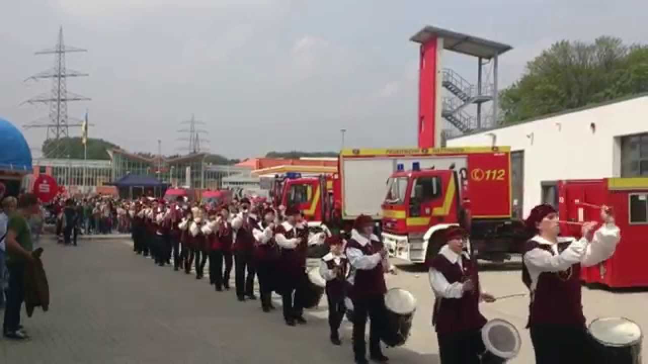 Auszug Fanfarenzug Rot Weiß Hattingen / Eröffnung der neuen Feuerwehrwache am Wildhagen