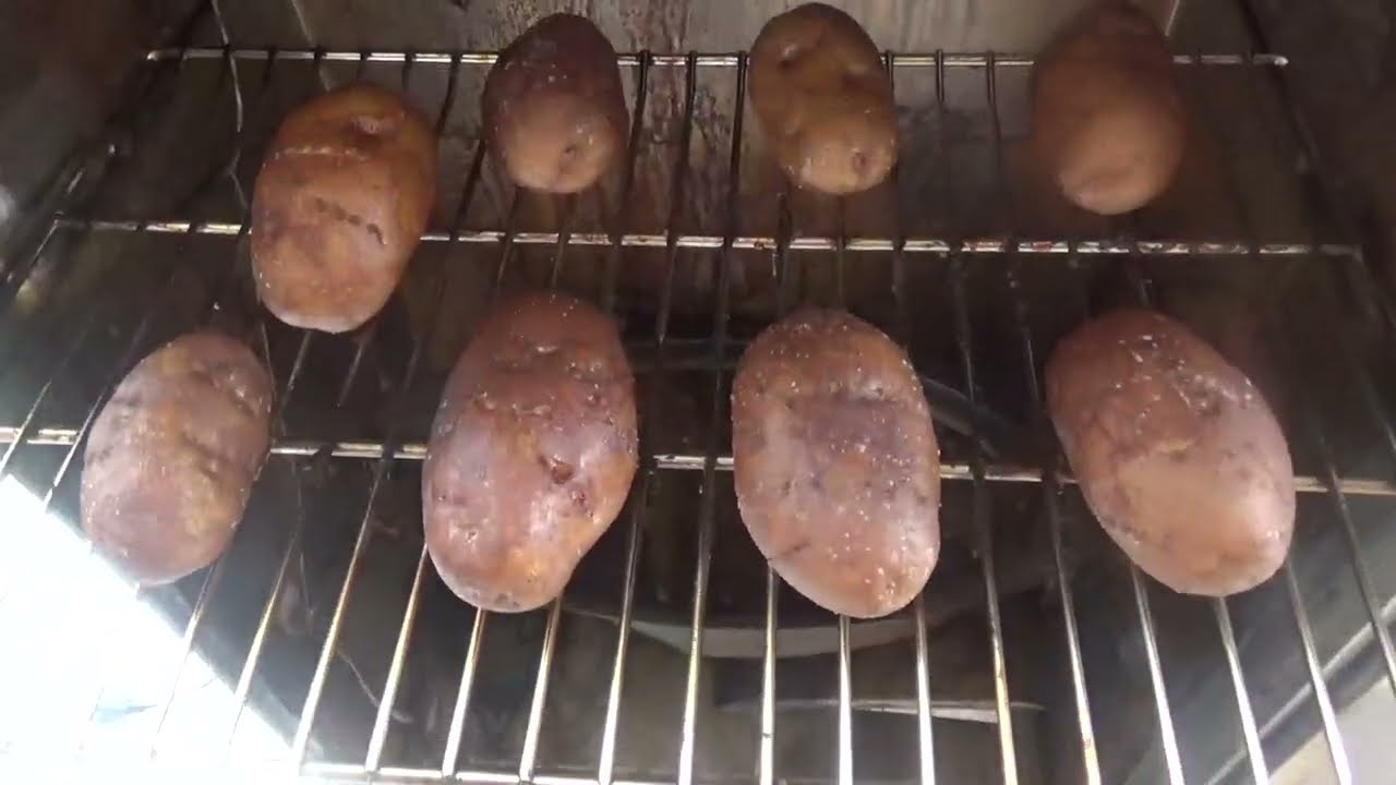 Как приготовить копченый картофель, запеченный в электрической коптильне Masterbuilt